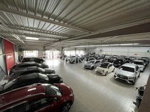 Retail in Pringy for lease Interior Photo- Image 1 of 3