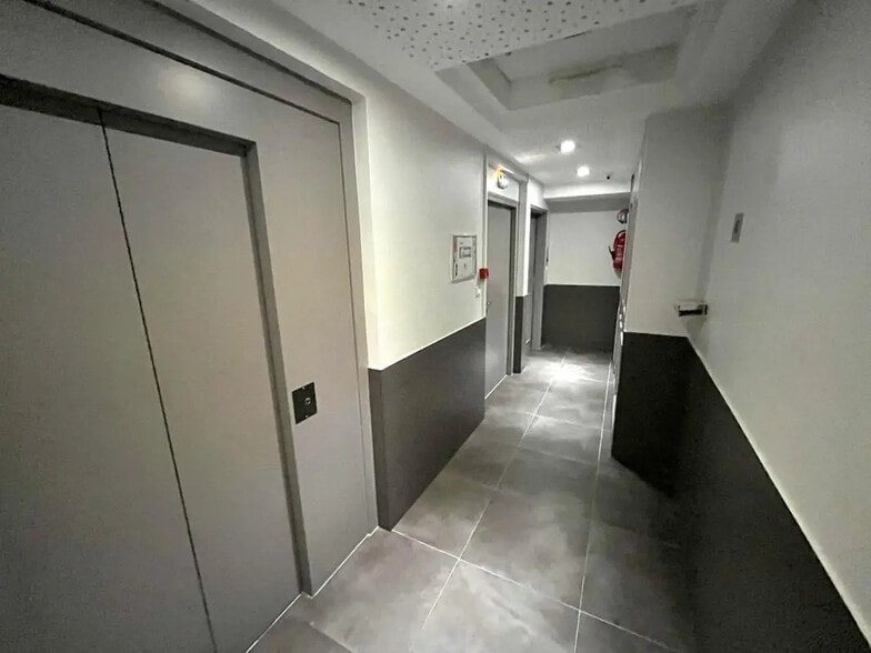 Office in Saint-Germain-en-Laye for lease - Building Photo - Image 3 of 12