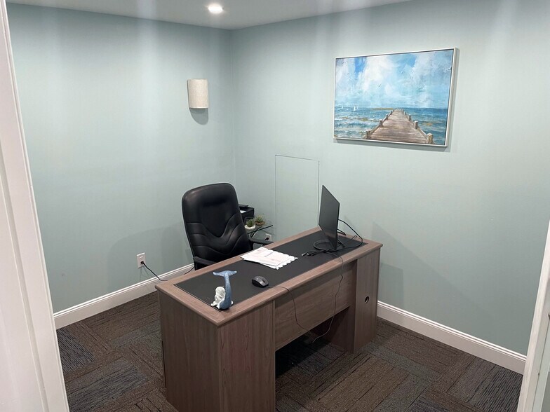 3472 NE Savannah Rd, Jensen Beach, FL for lease - Interior Photo - Image 1 of 13