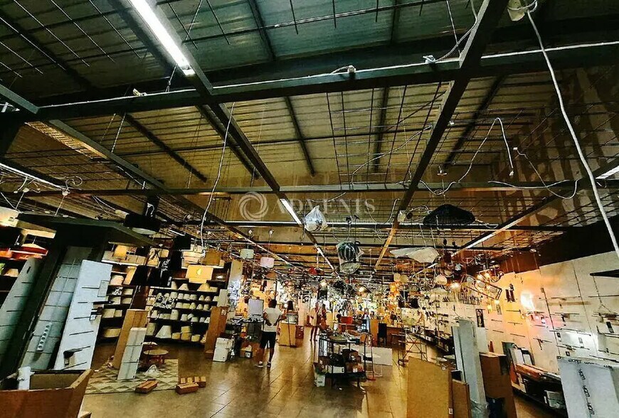 Retail in Béziers for lease - Interior Photo - Image 2 of 4