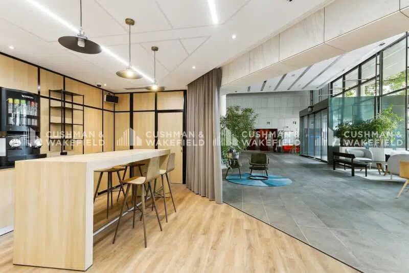 Office in Issy-les-Moulineaux for lease - Lobby - Image 3 of 9
