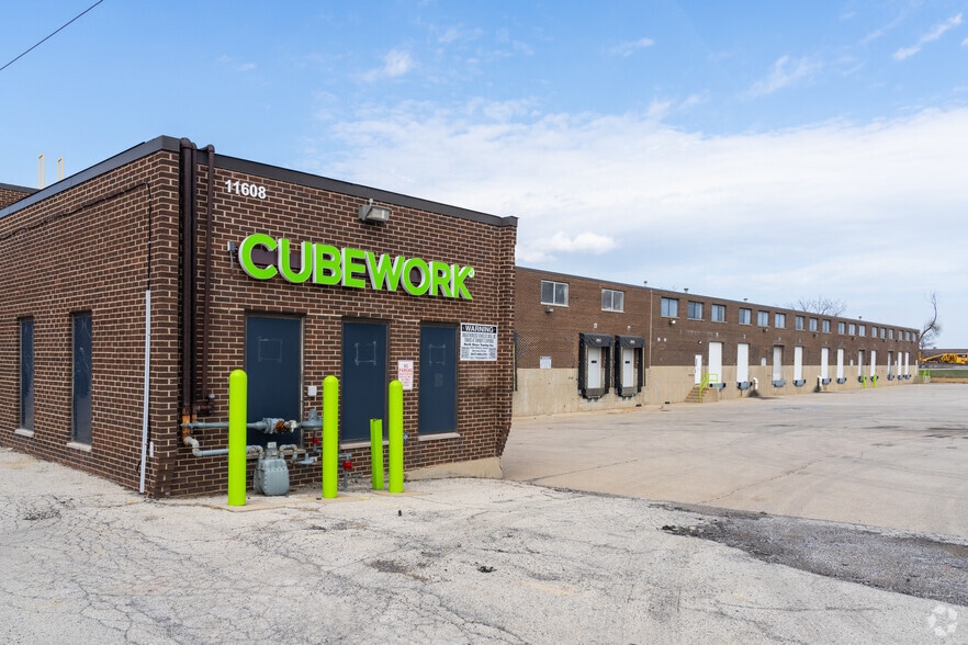 11608 Copenhagen Ct, Franklin Park, IL for sale - Building Photo - Image 2 of 11