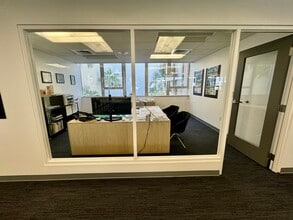 218 Datura St, West Palm Beach, FL for lease Interior Photo- Image 2 of 5