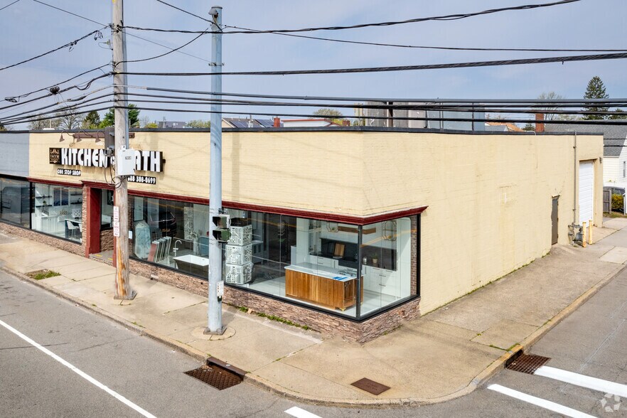 240 E Jericho Tpke, Mineola, NY for sale - Primary Photo - Image 1 of 1