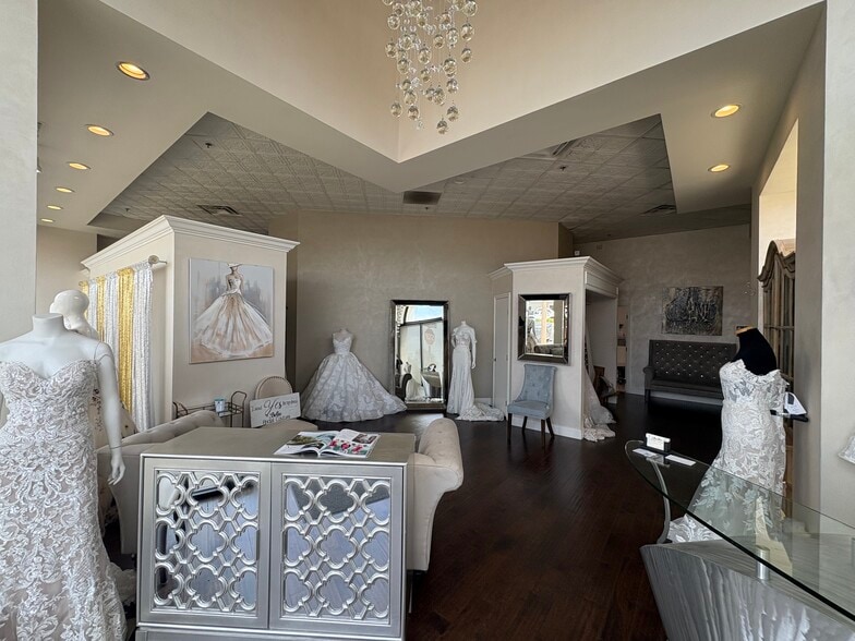 2388-2400 Thousand Oaks Blvd, Thousand Oaks, CA for lease - Interior Photo - Image 3 of 5