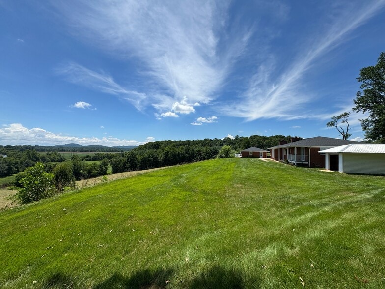 598 Miles View Drive, Mills River, NC for sale - Building Photo - Image 1 of 27