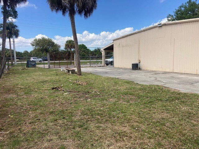 4841 Buckingham Rd, Fort Myers, FL for lease - Building Photo - Image 3 of 14