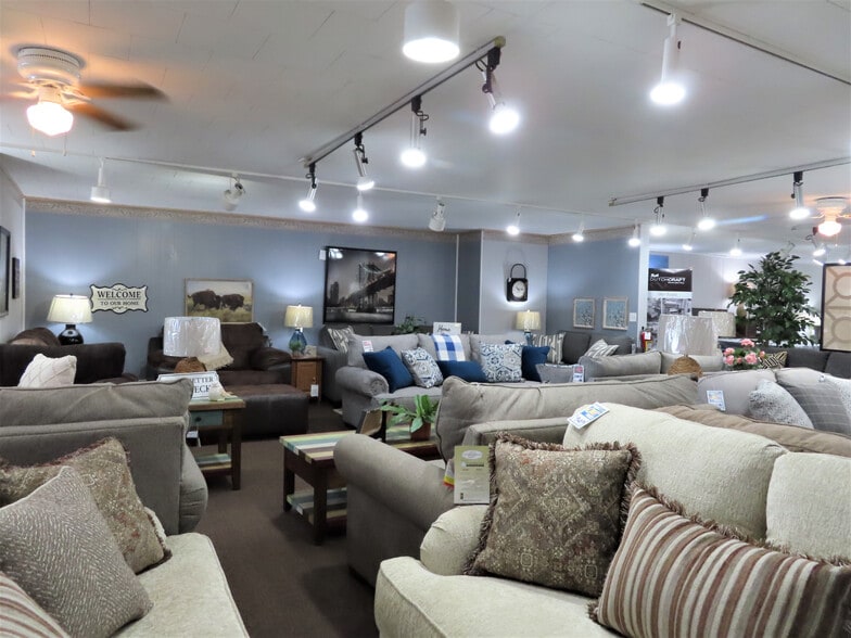 231 Water, Conneaut Lake, PA for sale - Primary Photo - Image 3 of 27