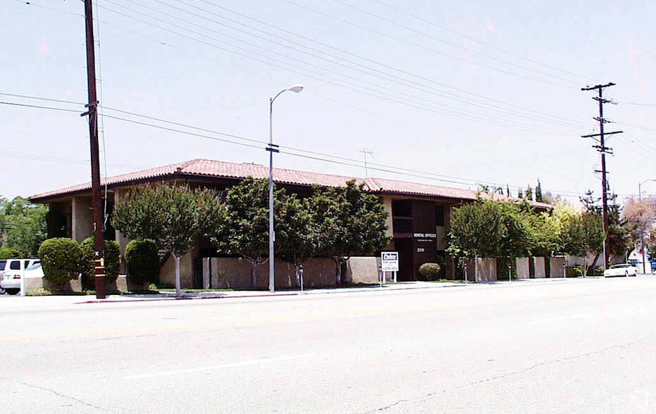 23111 Ventura Blvd, Woodland Hills, CA for lease - Building Photo - Image 2 of 30