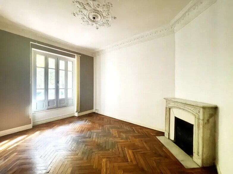 Office in Nice for lease - Interior Photo - Image 2 of 6