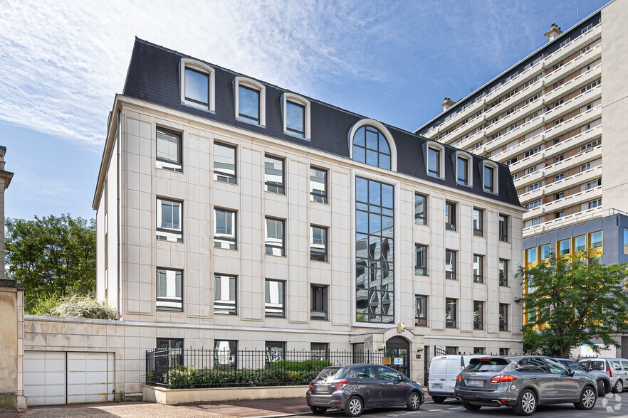 Office in Issy-les-Moulineaux for lease - Primary Photo - Image 1 of 2
