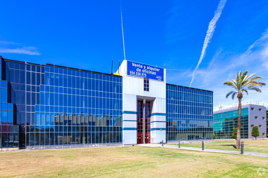 Carrer de la Garrotxa, El Prat de Llobregat, Barcelona for lease - Building Photo - Image 2 of 3