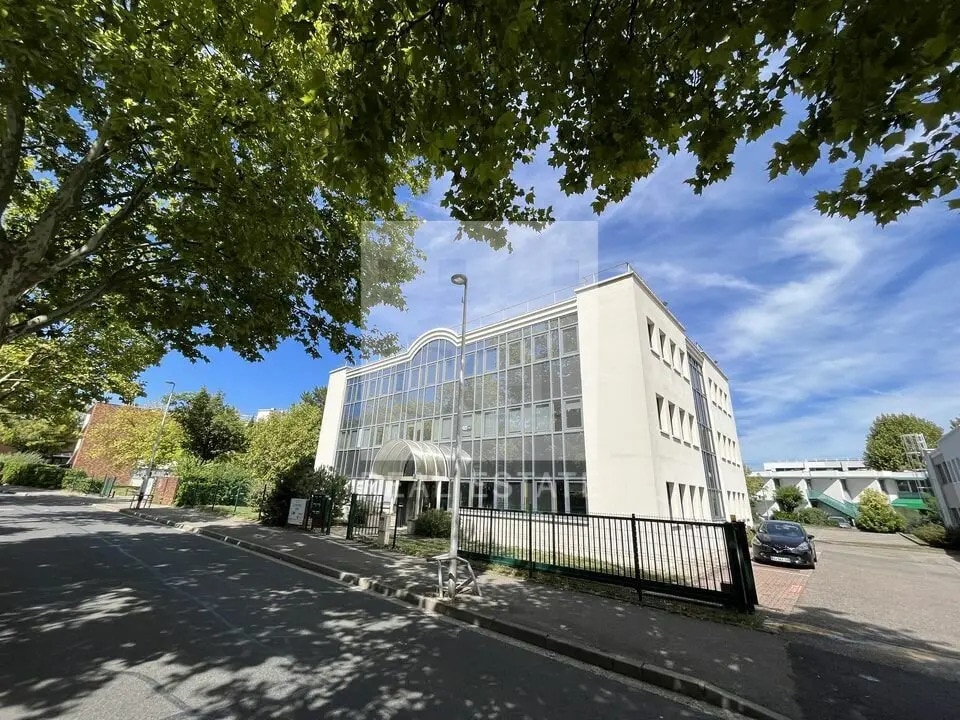 Office in Bron for lease Building Photo- Image 1 of 10