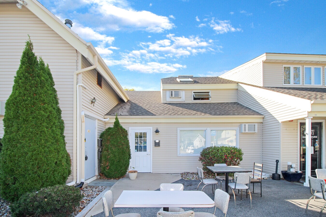 55 Beach St, Westerly, RI 02891