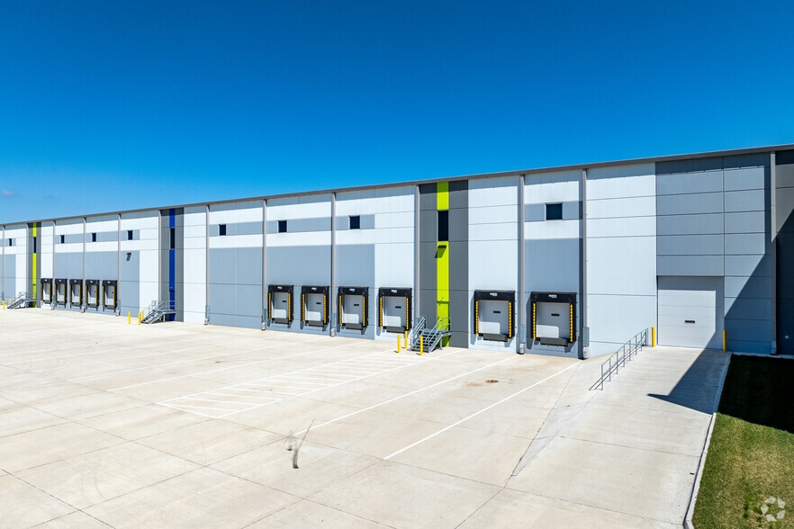 12501 Plum Dr, Urbandale, IA for sale - Building Photo - Image 3 of 6