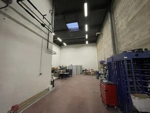 9 Chaussée Jules César, Osny for lease Interior Photo- Image 2 of 4