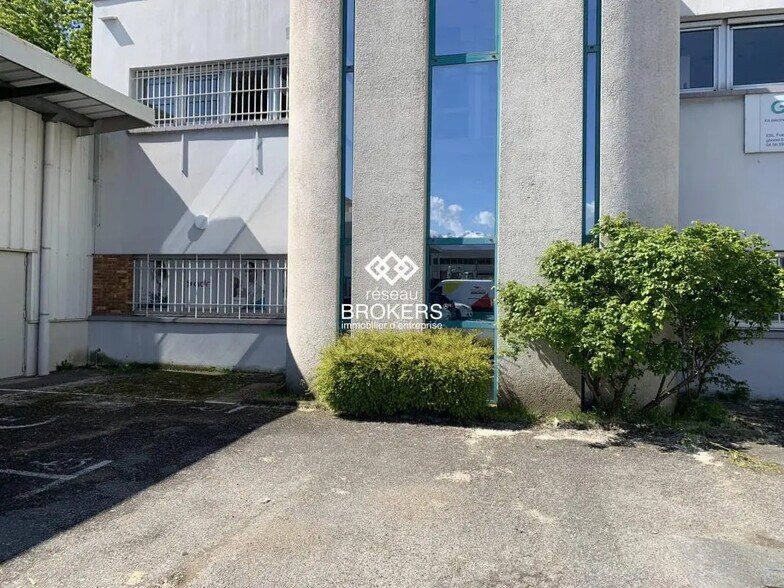 Office in SAINT-MARTIN-D'HERES for lease - Building Photo - Image 3 of 9