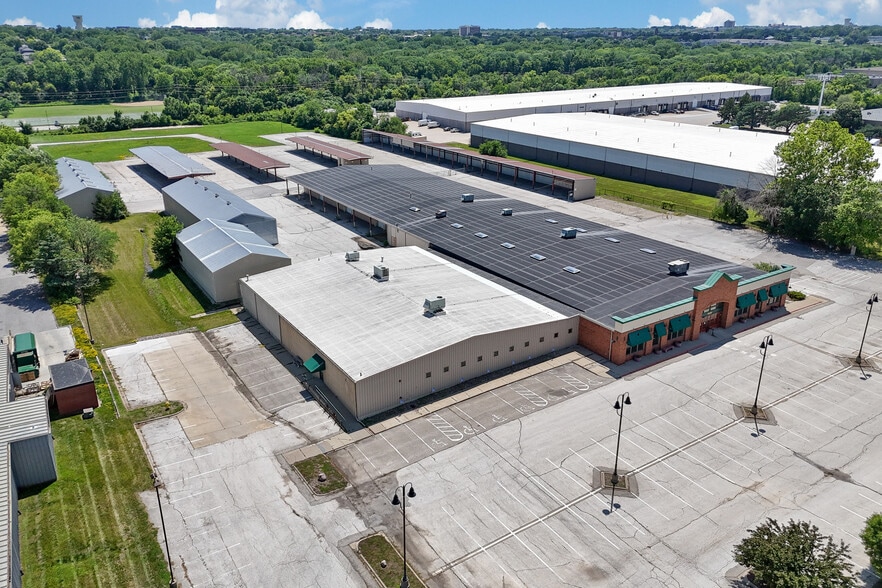 10320 Hickman Rd, Clive, IA for sale - Building Photo - Image 2 of 9