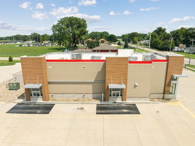 215 E Donald St, Waterloo, IA for lease - Building Photo - Image 3 of 6