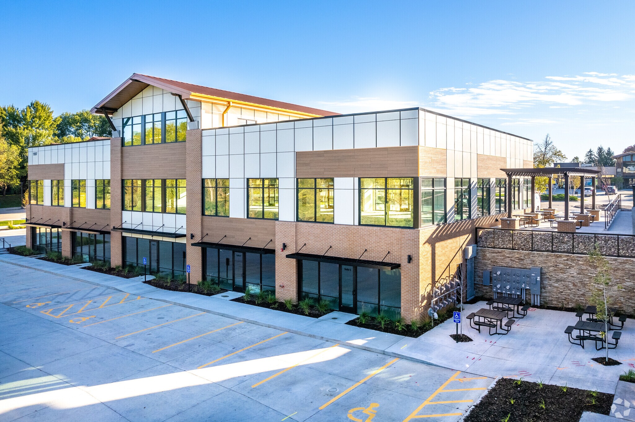 13137 University Ave, Clive, IA 50325 Office for Lease