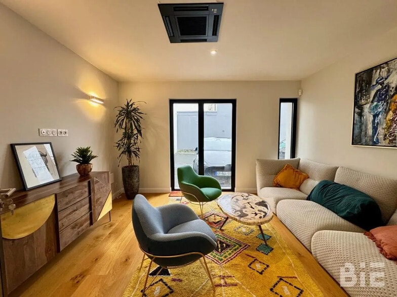 Office in Bègles for lease - Interior Photo - Image 2 of 6