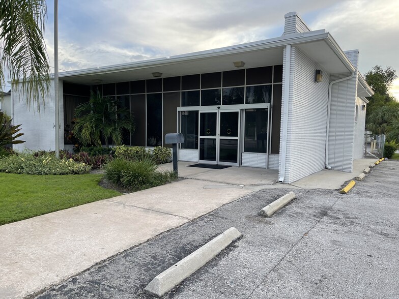 6801 S West Shore Blvd, Tampa, FL for lease - Building Photo - Image 2 of 14