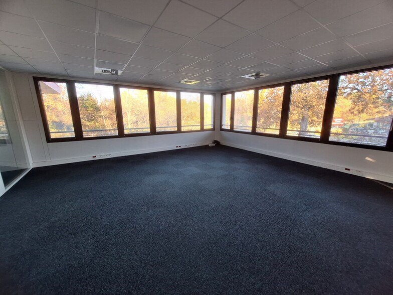 26-36 Avenue Ariane, Mérignac for lease - Building Photo - Image 3 of 9