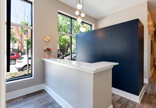 2559 N Southport Ave, Chicago, IL for lease Building Photo- Image 2 of 8