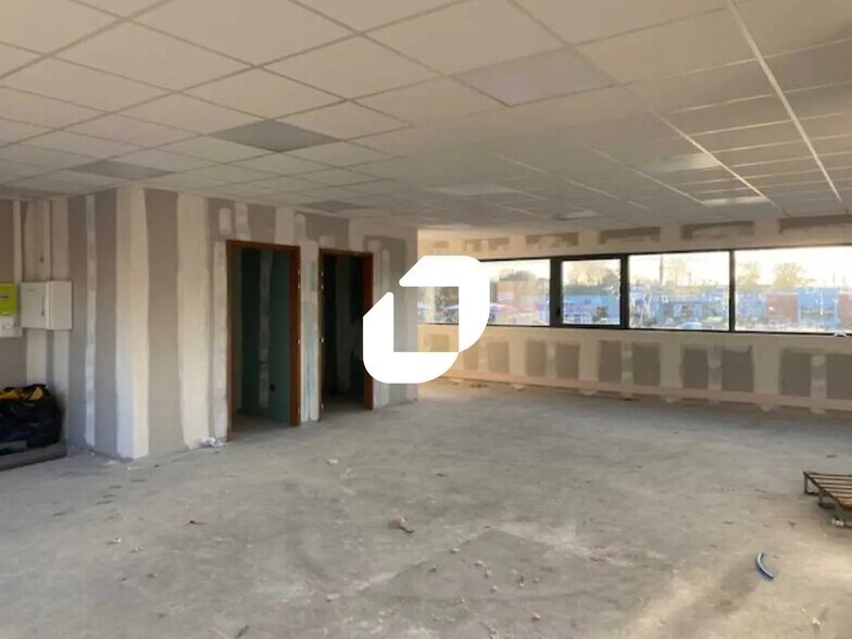 Office in SAINT-OUEN-L'AUMONE for lease - Interior Photo - Image 2 of 8