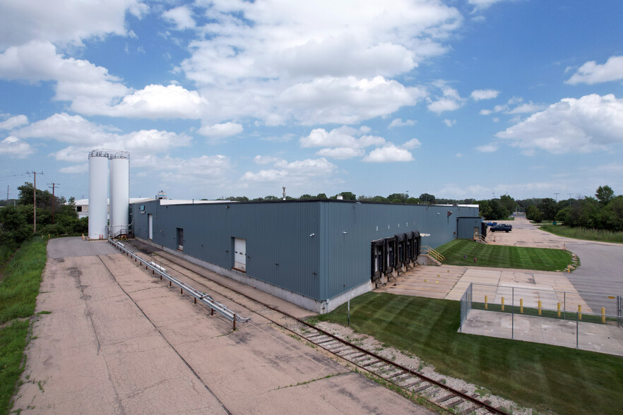 1328 Earl St, Menasha, WI for sale - Building Photo - Image 1 of 2