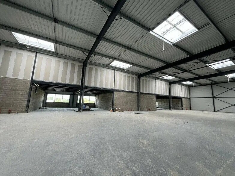 Flex in Reims for lease - Interior Photo - Image 1 of 8