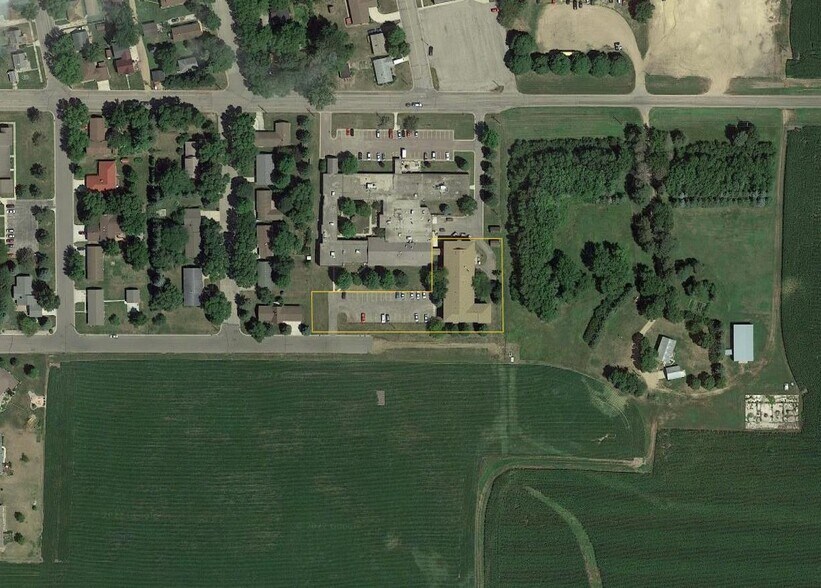 200 10th Ave E, Lamberton, MN 56152 Valley View Apartments