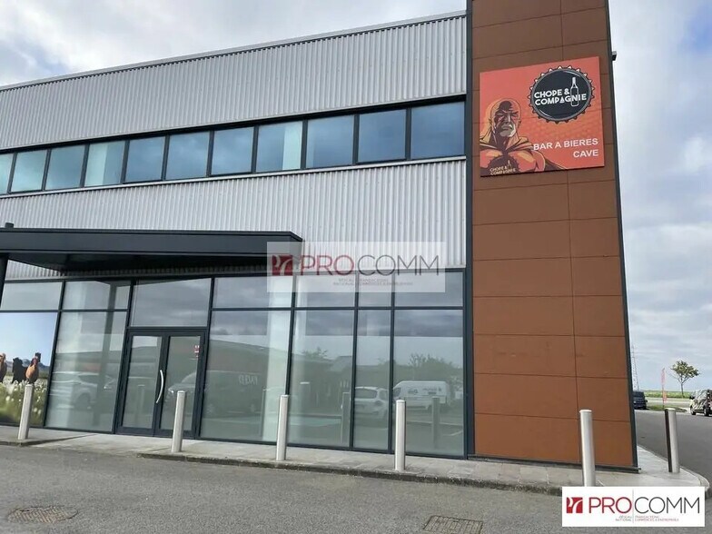 Flex in Chartres for lease - Building Photo - Image 2 of 6