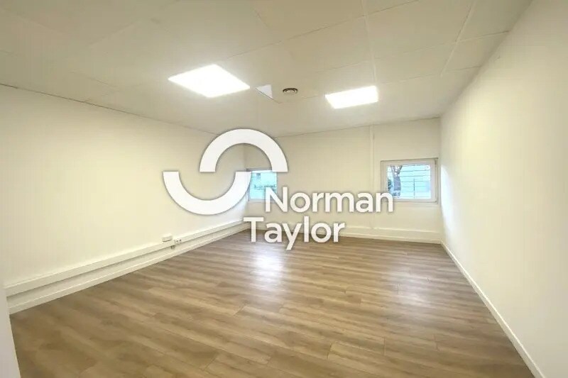 Office in Montpellier for lease - Interior Photo - Image 2 of 5