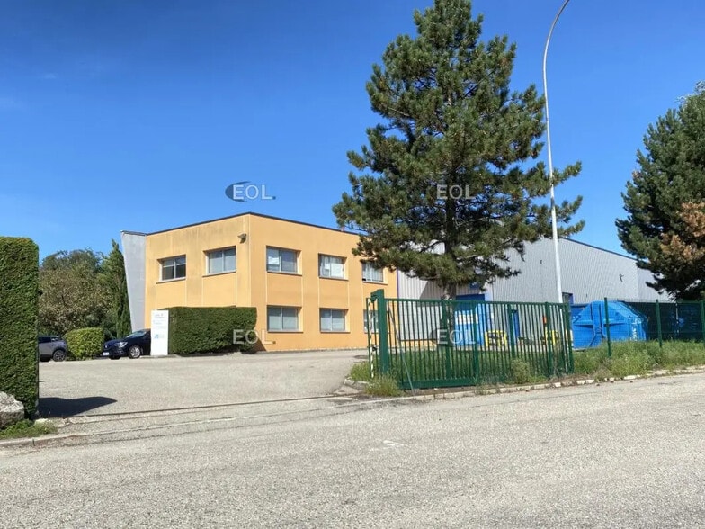 Industrial in Chaponost for lease - Building Photo - Image 2 of 18