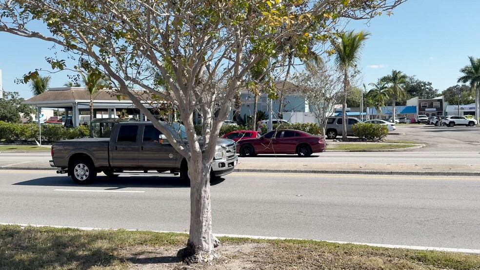 3576 Webber St, Sarasota, FL for sale - Commercial Listing Video - Image 2 of 16