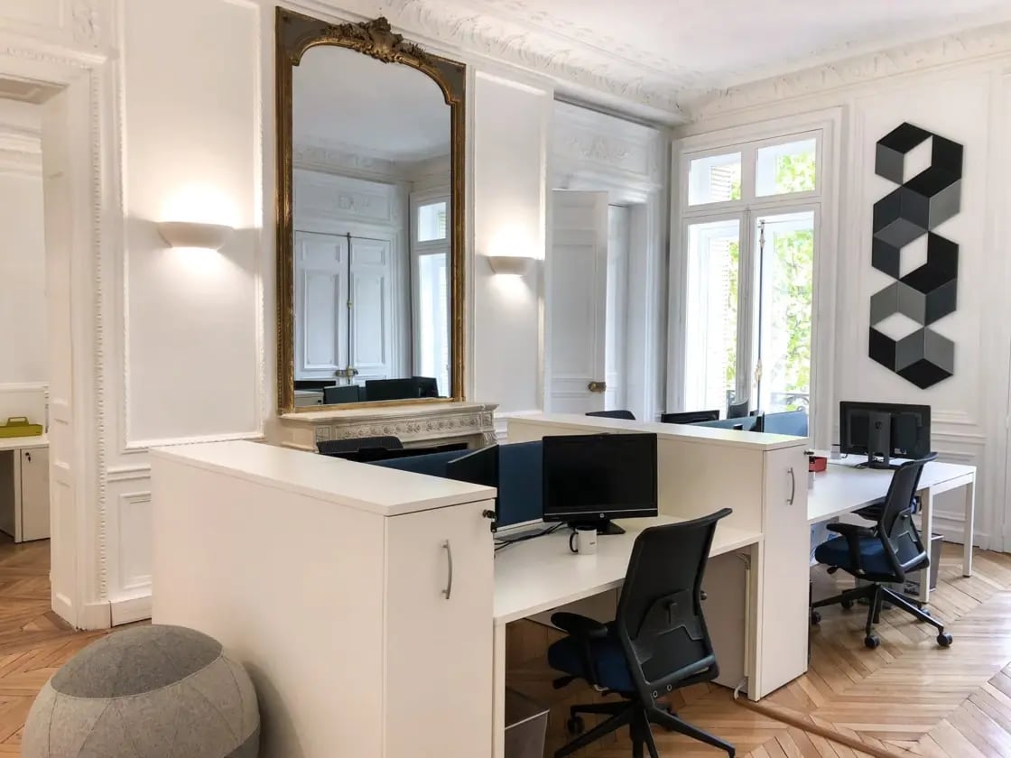 Office in Paris for lease Interior Photo- Image 1 of 5