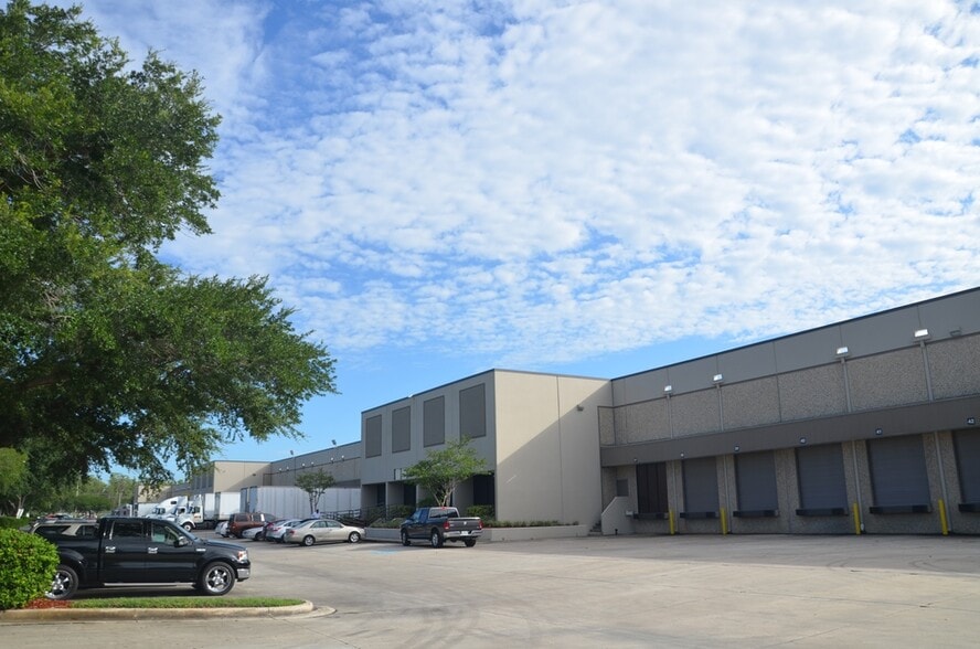 2900 Titan Row, Orlando, FL for lease - Building Photo - Image 2 of 8