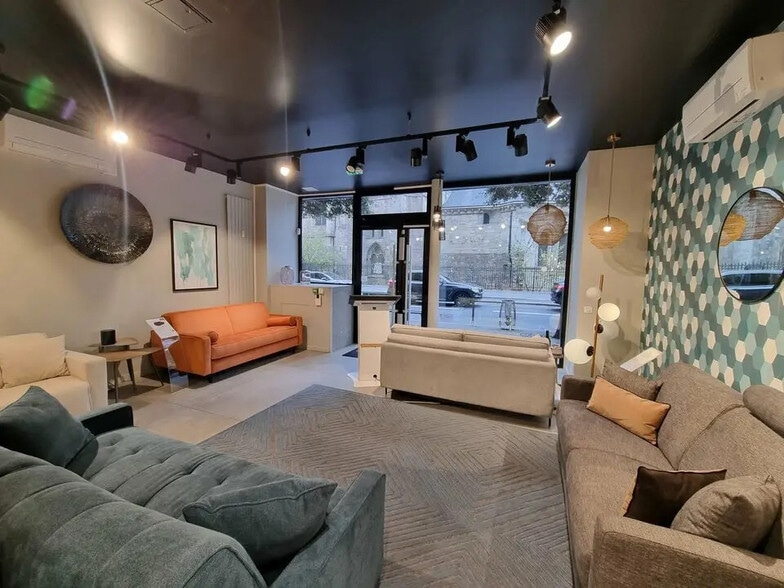 Retail in Paris for lease - Interior Photo - Image 2 of 10