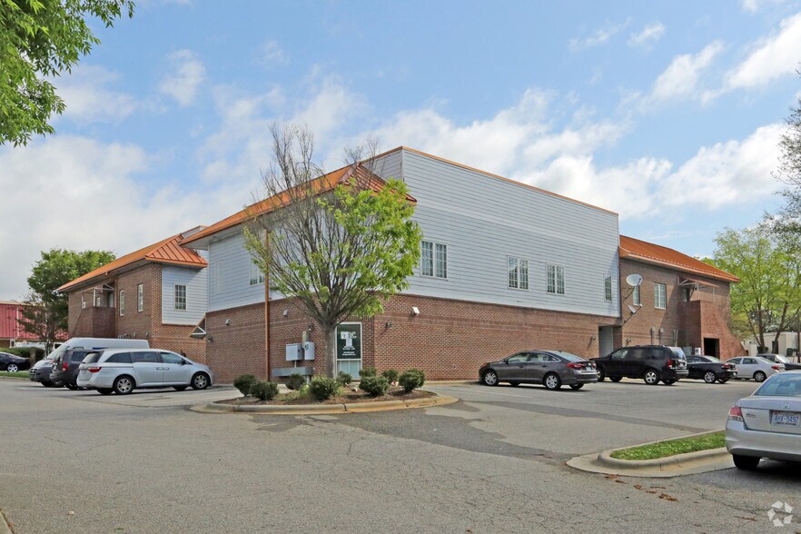 201 W Chatham St, Cary, NC for lease - Building Photo - Image 3 of 4