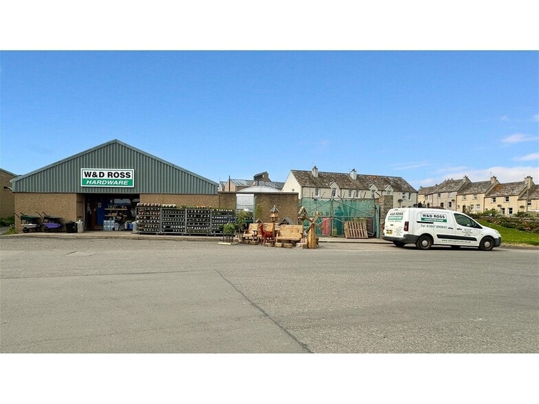 W&D Ross Hardware Store & Paint Spectrum portfolio of 2 properties for sale on LoopNet.com - Building Photo - Image 2 of 33