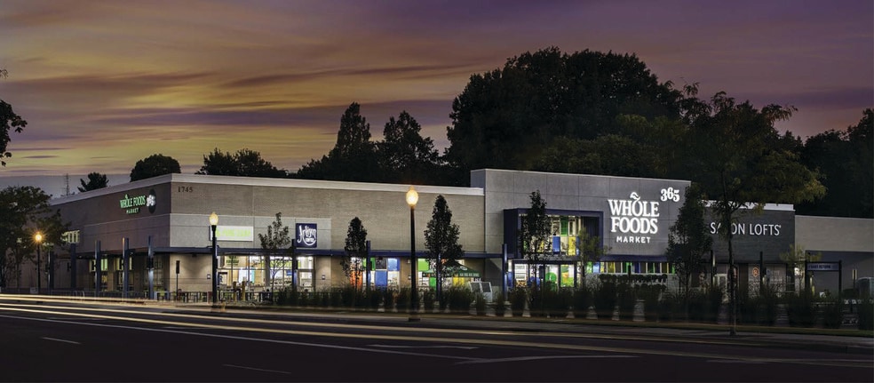 1711 W Market St, Akron, OH for lease - Building Photo - Image 1 of 12