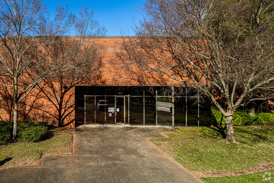 1811 W Oak Pky, Marietta, GA for lease - Building Photo - Image 2 of 5