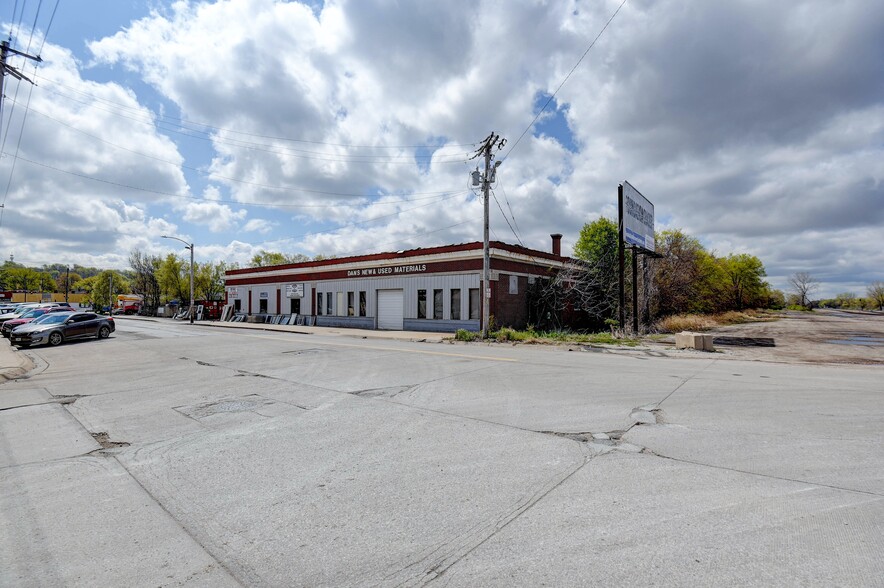 426 Illinois Ave, Saint Joseph, MO for sale - Primary Photo - Image 1 of 44