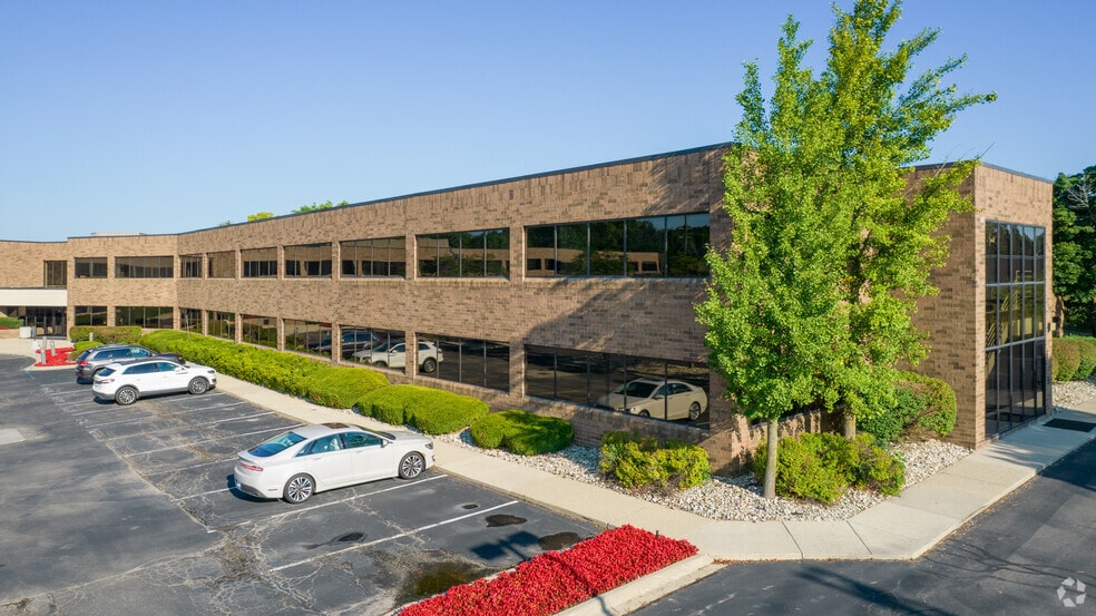 6001 N Adams Rd, Bloomfield Hills, MI for lease - Building Photo - Image 3 of 8