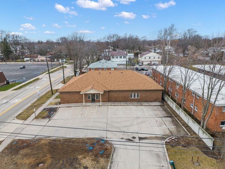 28701 Jefferson Ave, Saint Clair Shores, MI for sale - Building Photo - Image 1 of 1