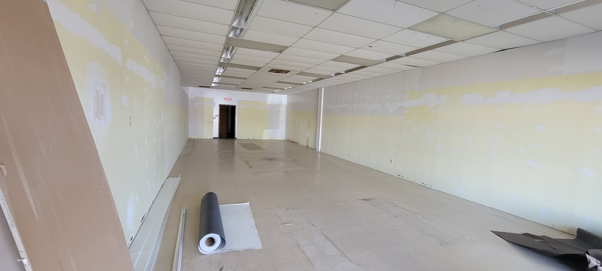 808-908 W Maple St, Hartville, OH for lease Building Photo- Image 1 of 5