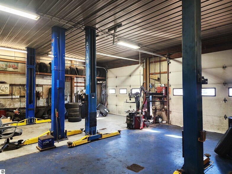 14388 9 Mile Rd, Kaleva, MI 49645 Kaleva Auto Repaid