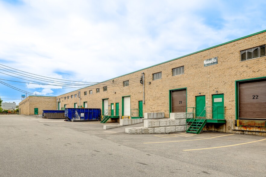 340-380 Rue Isabey, Montréal, QC for lease - Building Photo - Image 2 of 19