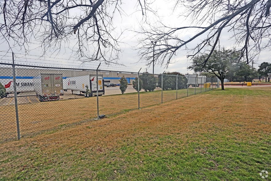 4884 Duncanville Rd, Dallas, TX for lease - Building Photo - Image 2 of 12